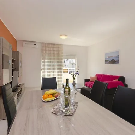 Fourstars Apartment *