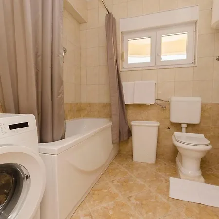 Fourstars Apartment