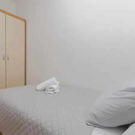 Fourstars Apartment *