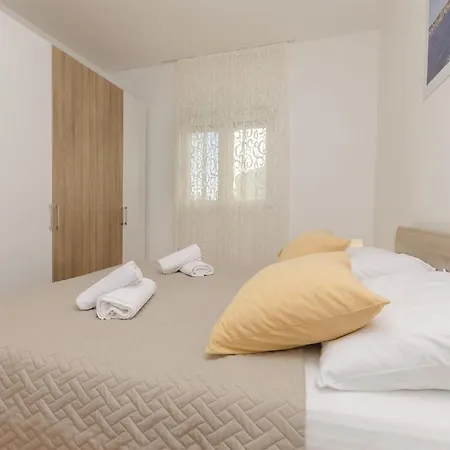 Fourstars Apartment